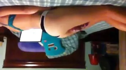 Asiatiske fucks danske sex cam med en fremmed i en strand stol.