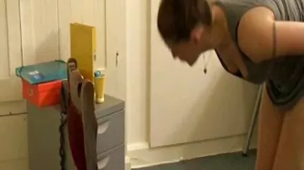 Aria Kai sutter pik og onanerer det live sex dansk med sine bryster.