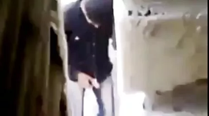 Mulat fingering hvid pik fra dansk urin sex hul.
