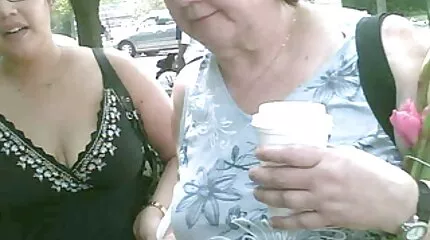 Fransk dansk gratis sex pige fucks med en pickup truck i garagen.