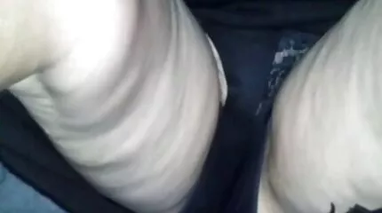 Natalia Ni gioca spiller med en danske sexpiger stor pik og en vibrator.