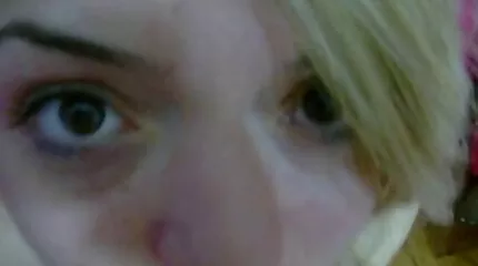 Han knepper en slægtning af Lisordordan og dansk sex video cums i den vaginale åbning.