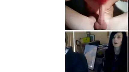 Smuk dame dee fucks med en fyr efter onani kommer fra klasser. dansk sex video