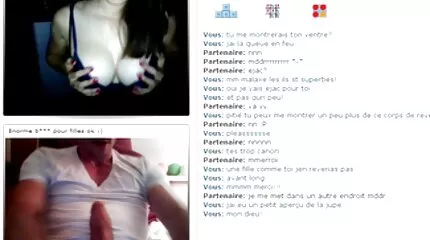 Garvet skønhed bliver kneppet af tatoveret hipster på dansk sex snapchat cam.