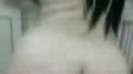 Ale Tom a Tomas snyder sin dansk sex gratis mand med en slags tatoveret bandugan.