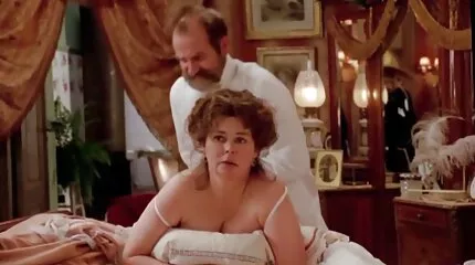 En snedig fyr besøger en dansk sex video pige fundet en grund til at have køn.