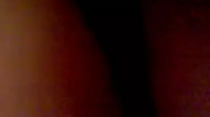 Flirt danskporno gioca spil med en vibrator.