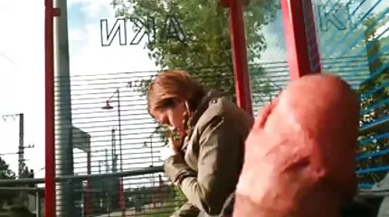 Lad dansk cam girl knepper sin kæreste, mens handjob.