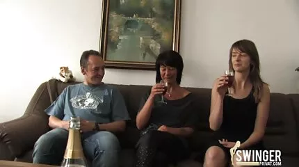 Curve suger en fyr og rykker ham danske sexpiger ud.