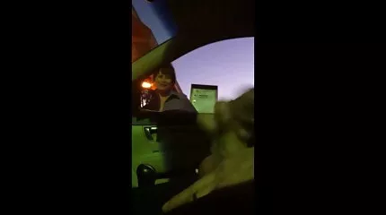 Kaldet shmaru akrobat og dansk webcam sex knepper ved at sætte kondom på hanen.