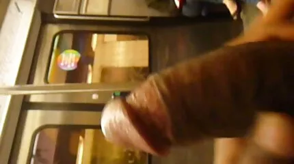 Freshman Lucas dansk sex video Frost lærer at kneppe sin kærestes mor.